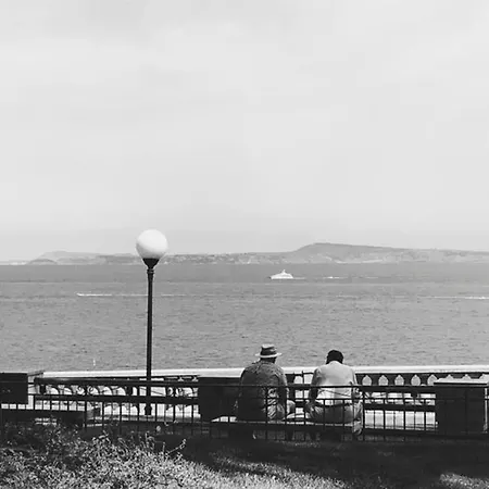 Al Mare Bed & Breakfast